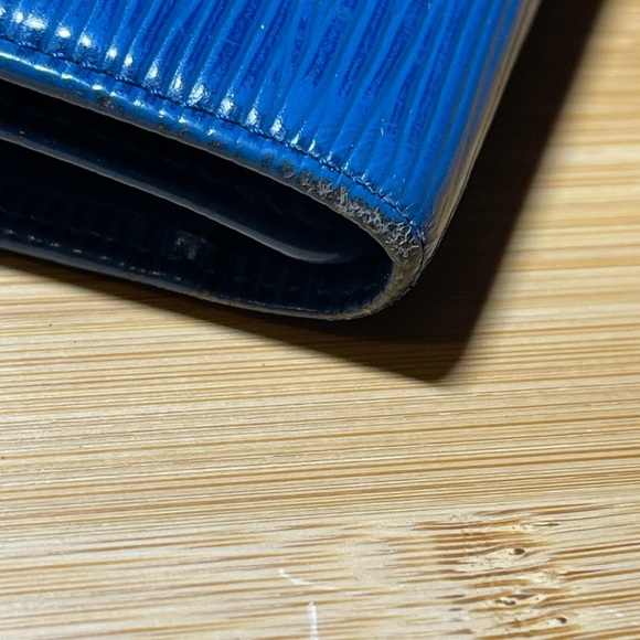 Louis Vuitton Epi International wallet - Picture 10 of 16